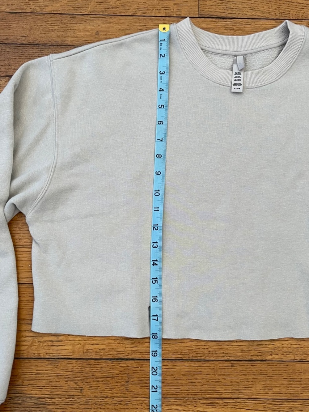 Skims Cotton Fleece Cropped Sweatshirt - Picture 7 of 8